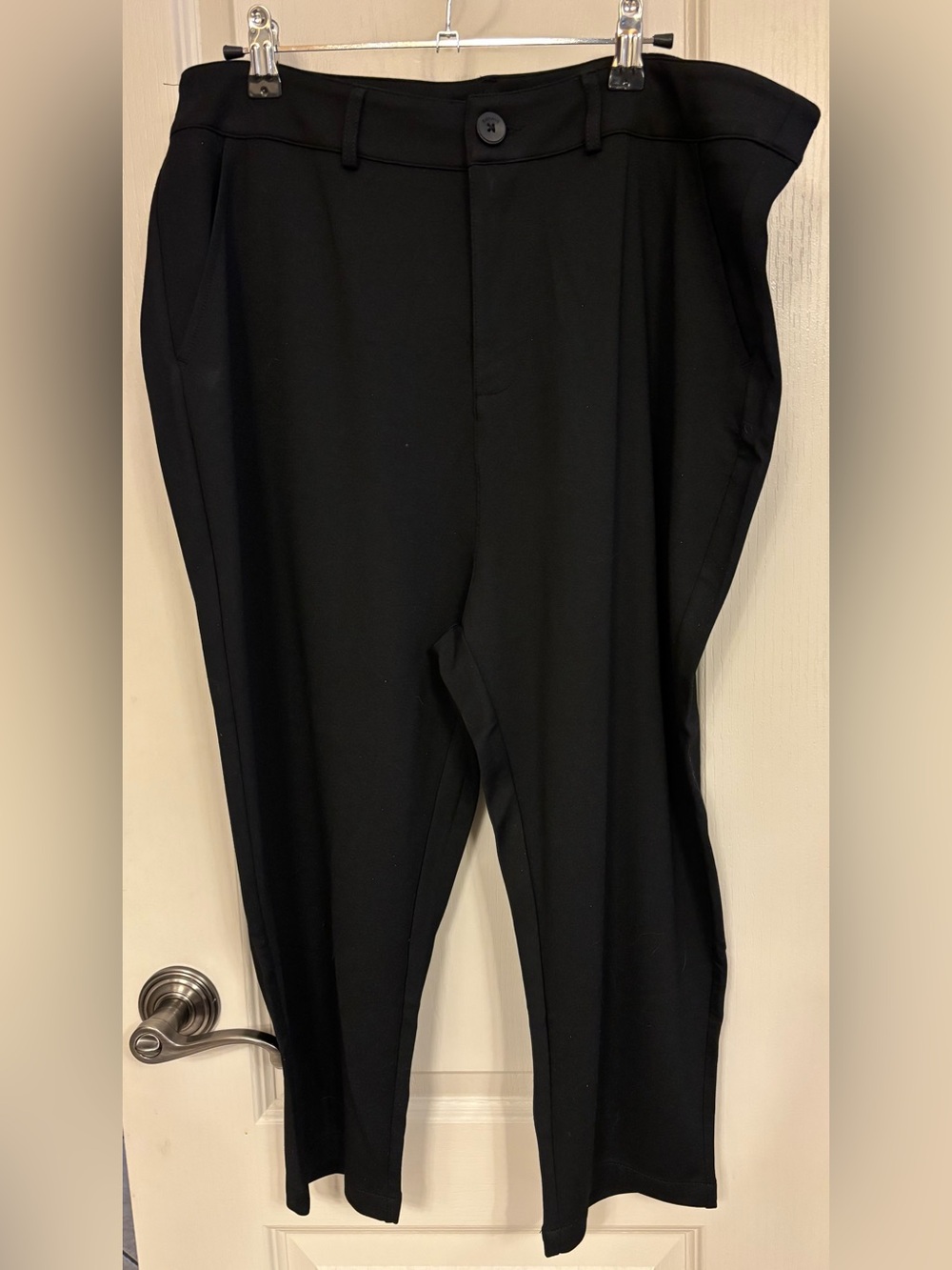 Classic Black Capri Pants - Sleek Women’s Workwear